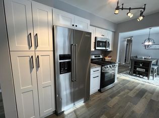 N28W24239 Watertown Rd, Pewaukee, WI 53072