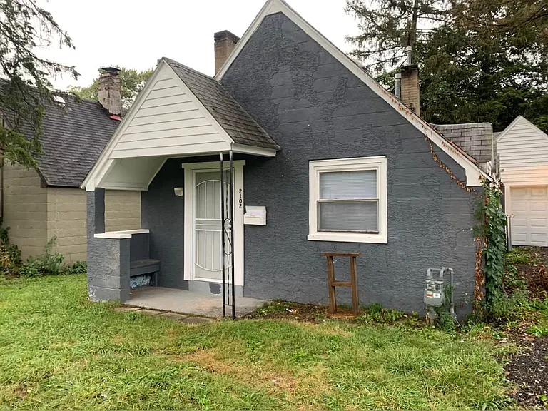 2102 Dartmouth Ave — Photo 1