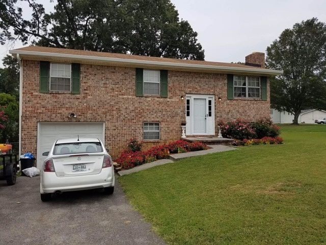1st image of 2423 Twin Oaks Dr SE