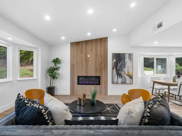 1053 Prospect Pl, Vista, CA 92081