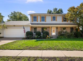 2493 Countryside Ln, Bettendorf, IA 52722