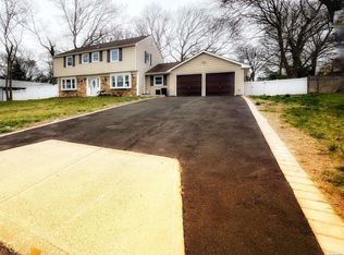 56 Howe Rd, Coram, NY 11727