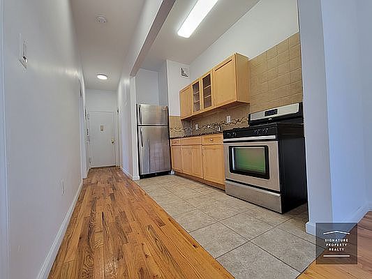 2nd image of 518 Willoughby Ave #V2