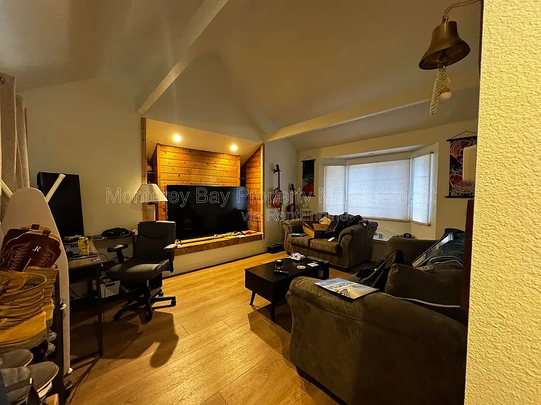 706 Crocker Ave — Photo 2