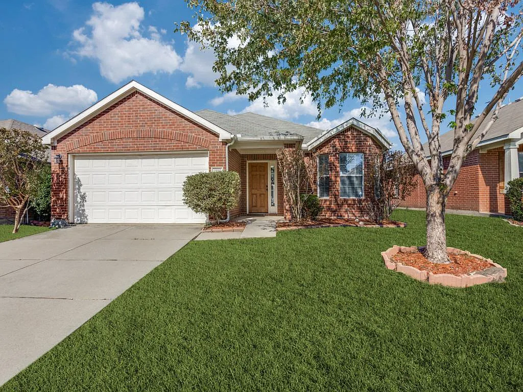 3 bed, 1763 sqft, $2,300 — Photo 1