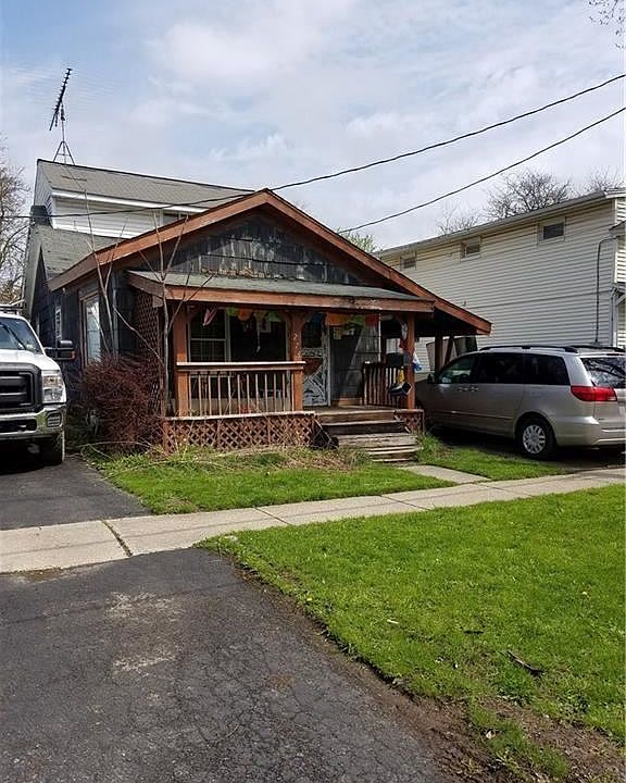 2nd image of 274 Grand St