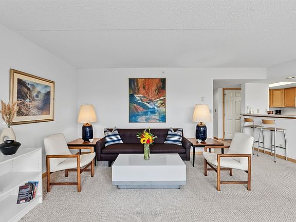 4th image of 980 Lakepoint Drive UNIT 608