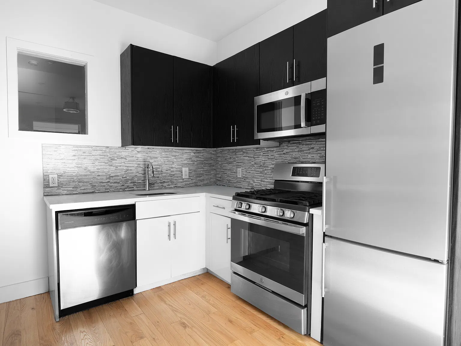 18-79 Linden Street — Photo 2