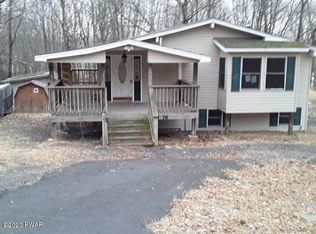 4276 E Pine Ridge Dr, Bushkill, PA 18324
