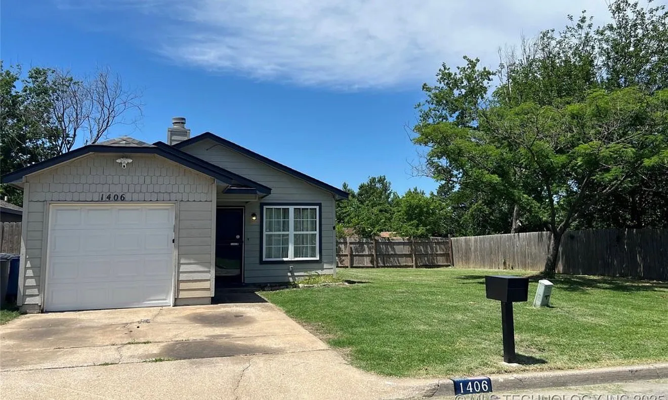 2 bed, 1008 sqft, $1,500 — Photo 1
