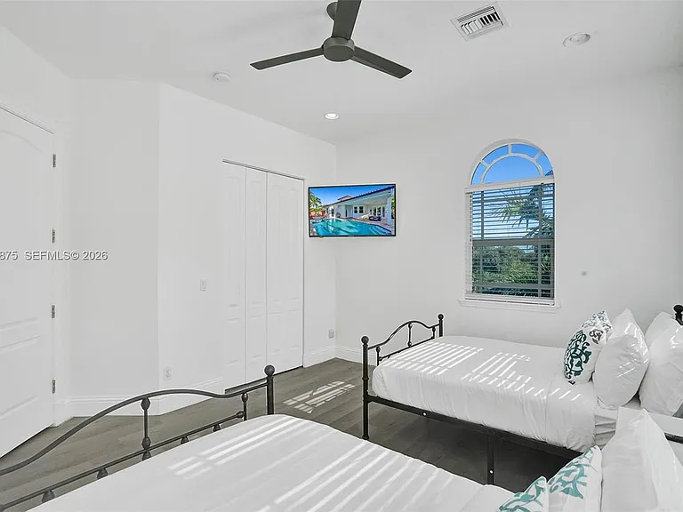 1207 SW 21st St — Photo 22