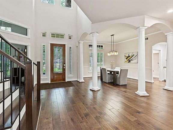 4th image of 10906 Crestwater Cir
