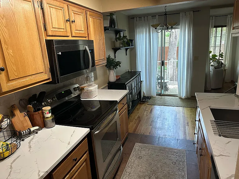 809 Illinois St — Photo 2