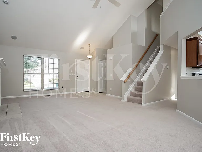 7398 Haverhill Ln — Photo 3