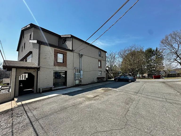400 Railroad St — Photo 5