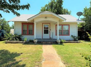 305 E Rosser Ave, Tipton, OK 73570