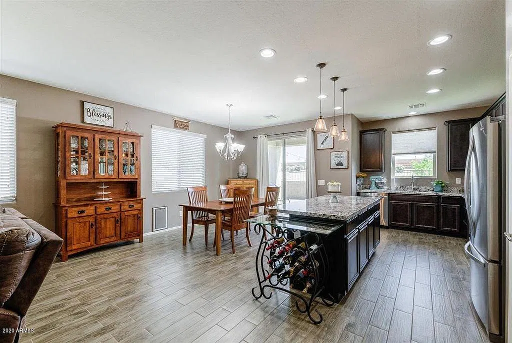 3231 E Russell St — Photo 2