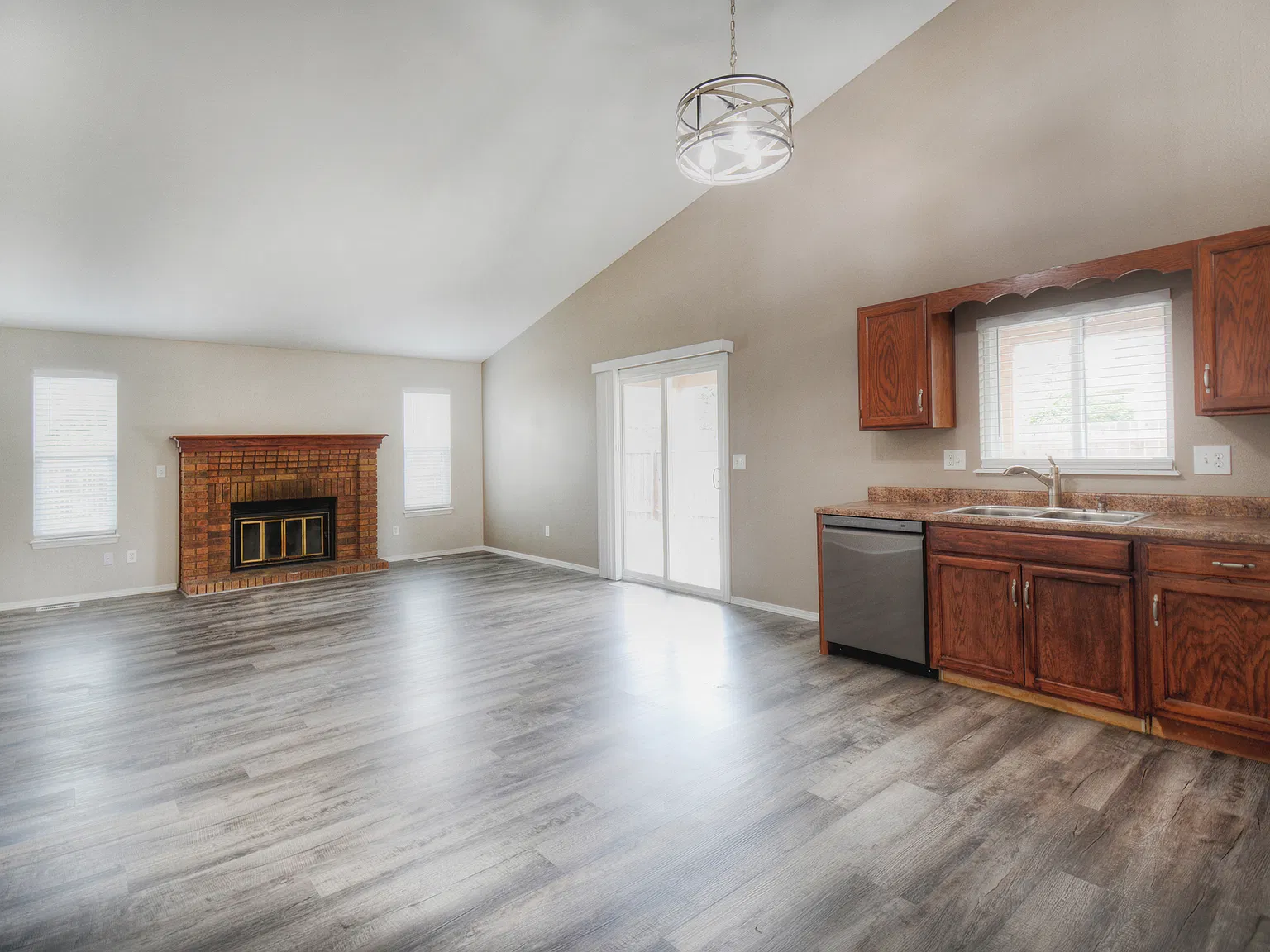 5 bed, 2666 sqft, $2,300 — Photo 4