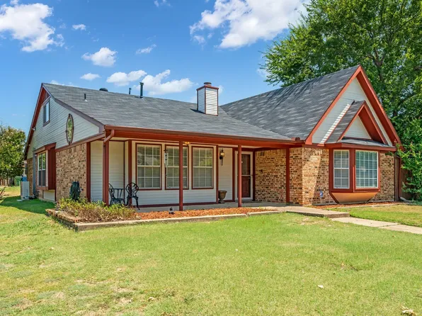 1883 Hilltop Dr, Lewisville, TX 75077