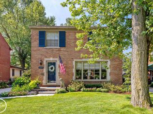 1623 Severn Rd, Grosse Pointe Woods, MI