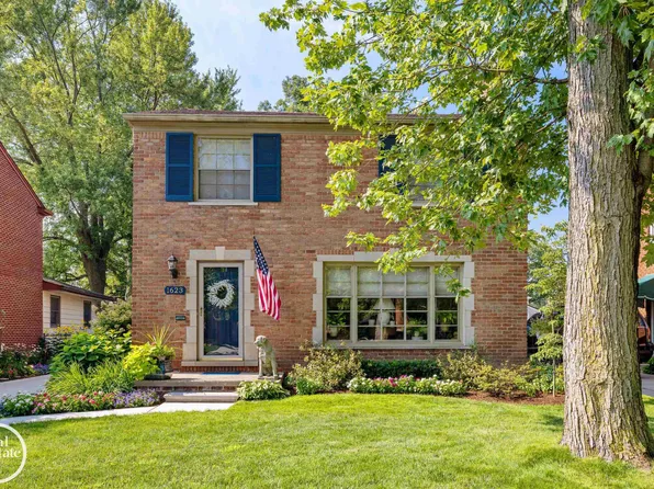 1623 Severn Rd, Grosse Pointe Woods, MI 48236