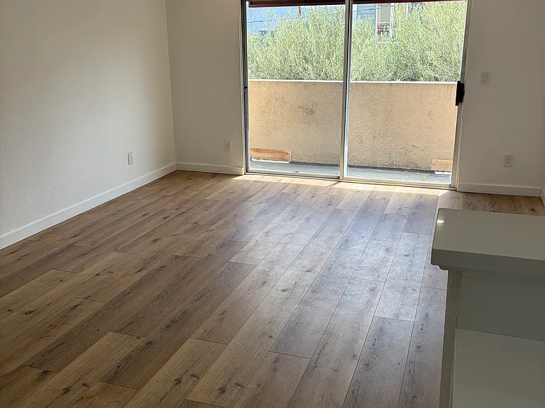 5257 Willowcrest Ave — Photo 10