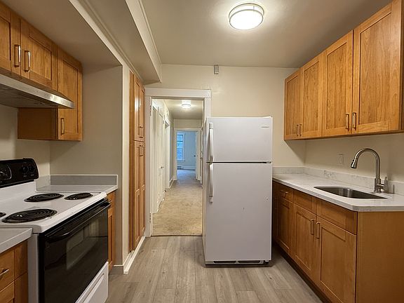 3rd image of 4713 Brooklyn Ave NE #2