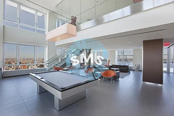 Rented by Space Marketing Shop | media 9