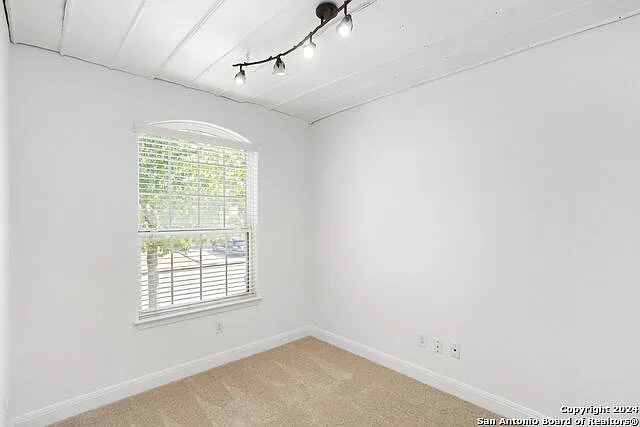 3 bed, 2.0 bath, 1724 sqft, $1,890 — Photo 4