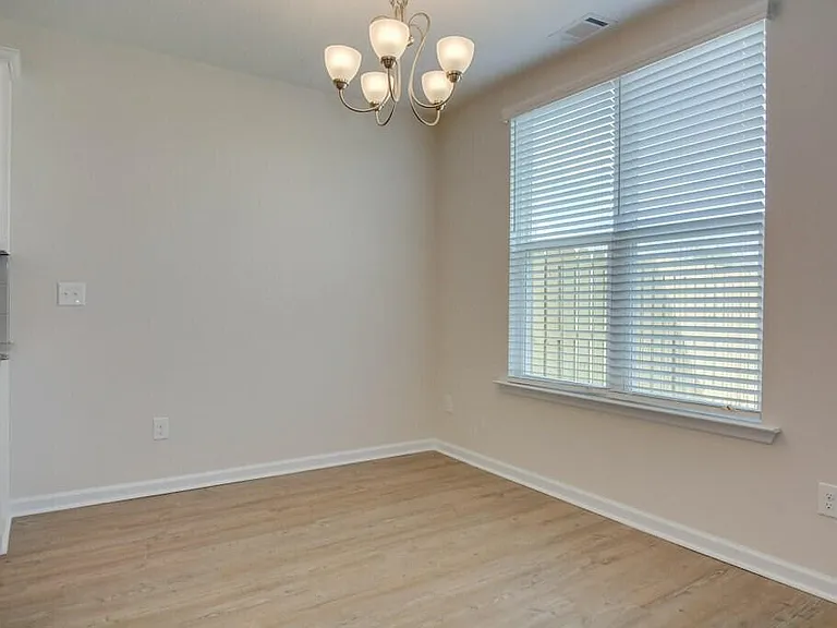 305 Norwich Dr — Photo 18