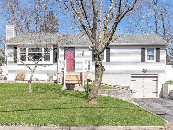 559 Dow Ave, Oakhurst, NJ 07755