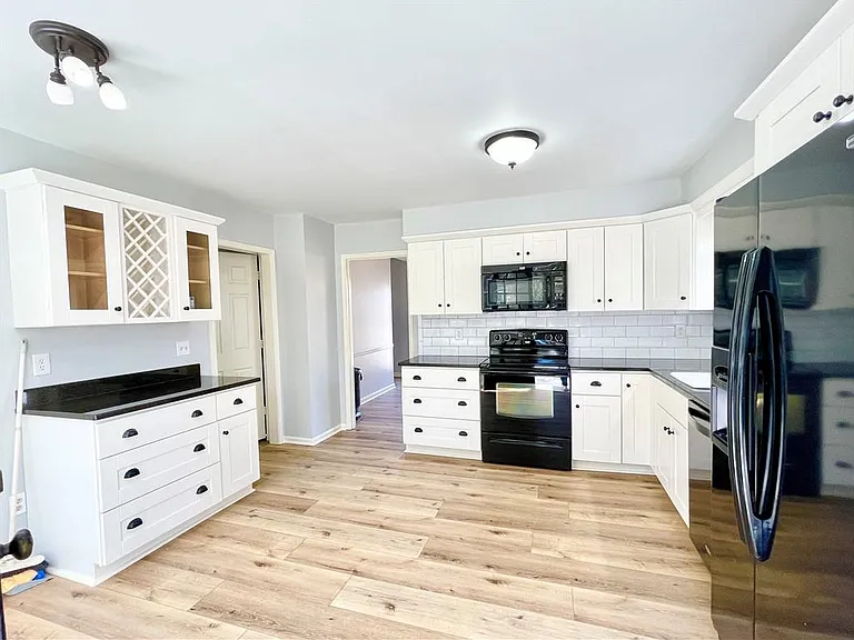 1721 Emerson Ct — Photo 14