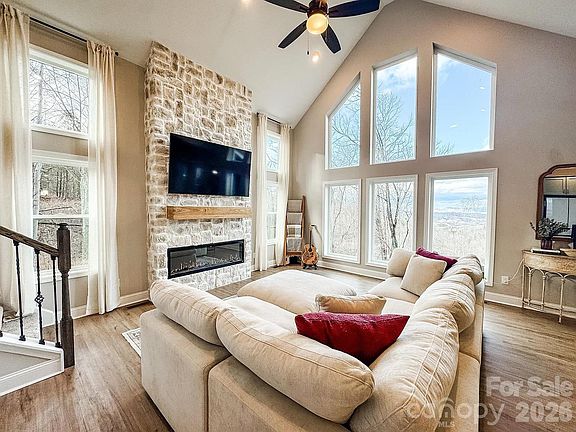 3rd image of 71 View Ridge Pkwy