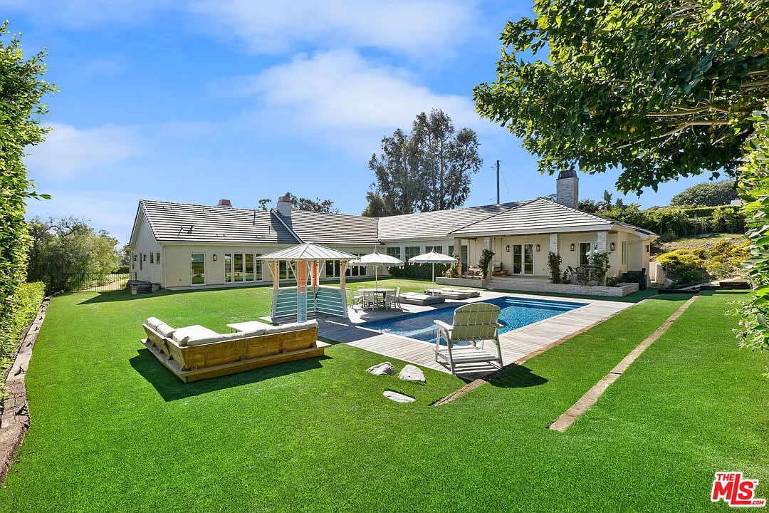 7 bed, 8.0 bath, 7400 sqft, $95,000 — Photo 2