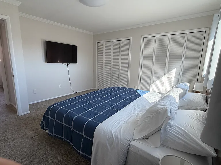 236 Kinross Ave — Photo 10