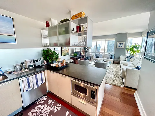 Rented by Addison Property Group | media 18