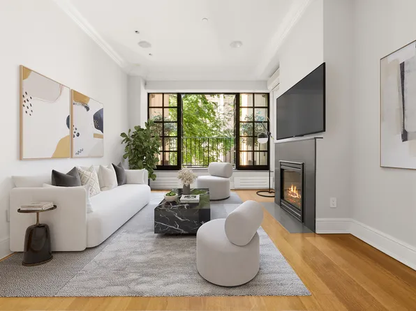 320 East 55th Street image 1 of 13