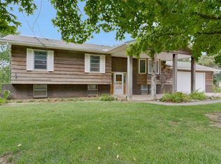 21 N Hawthorne Rd, Valley Center, KS 67147