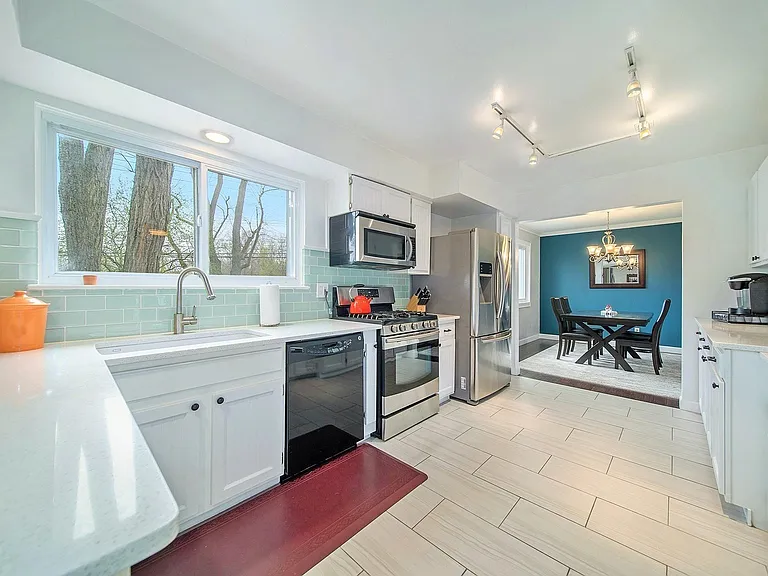 2536 Alveston Dr — Photo 9