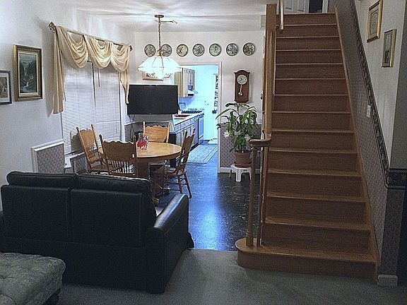 3rd image of 15 W Del Ray Ave