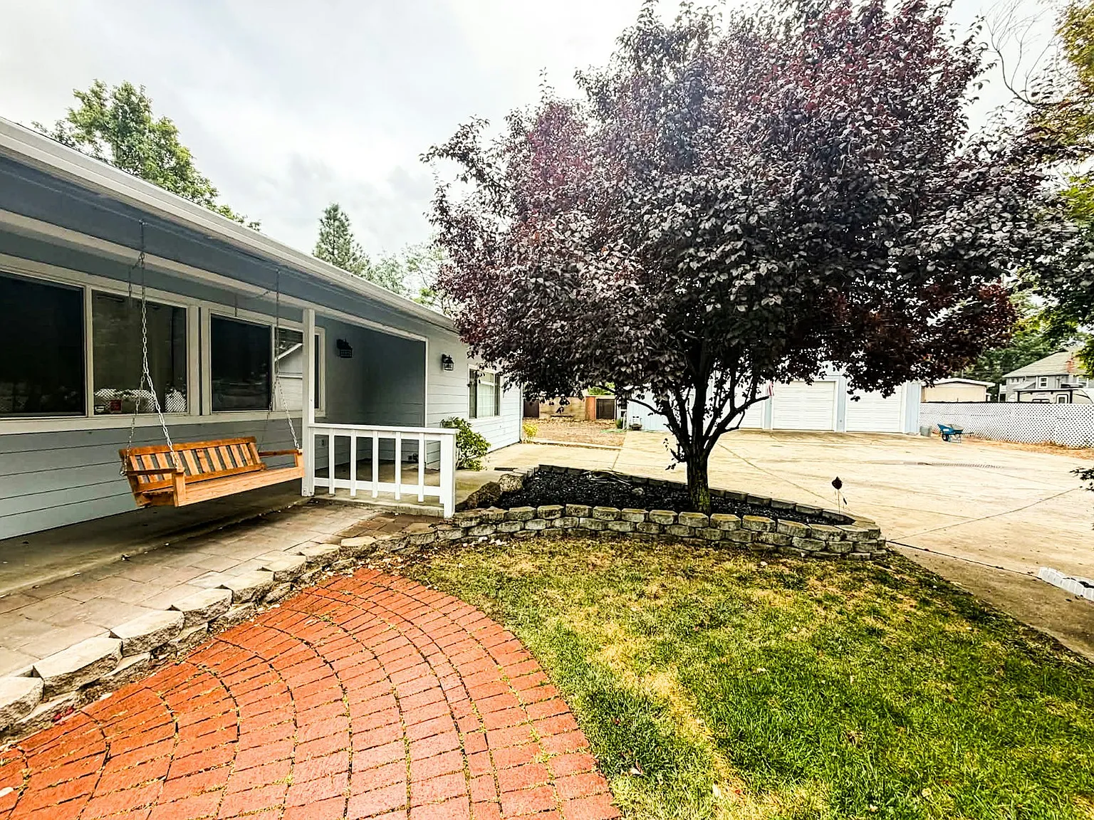 400 Burgess Street — Photo 3