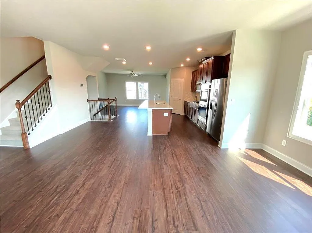4 bed, 3.5 bath, 2247 sqft, $2,695 — Photo 1
