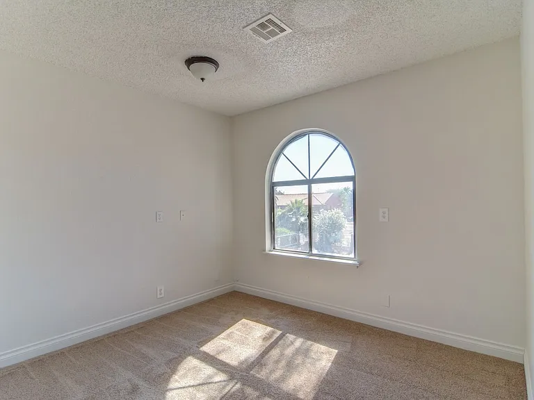 7640 Spencer St — Photo 9