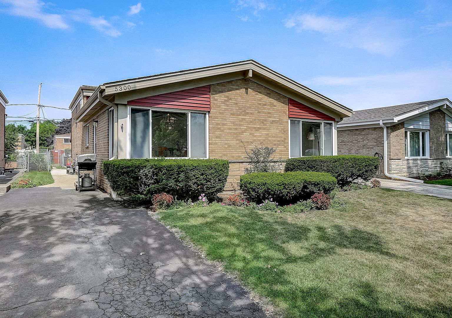 5300 W Sherwin Ave, Skokie, IL 60077 | Zillow