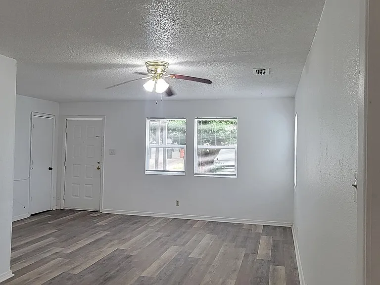2901 Wallace St — Photo 6