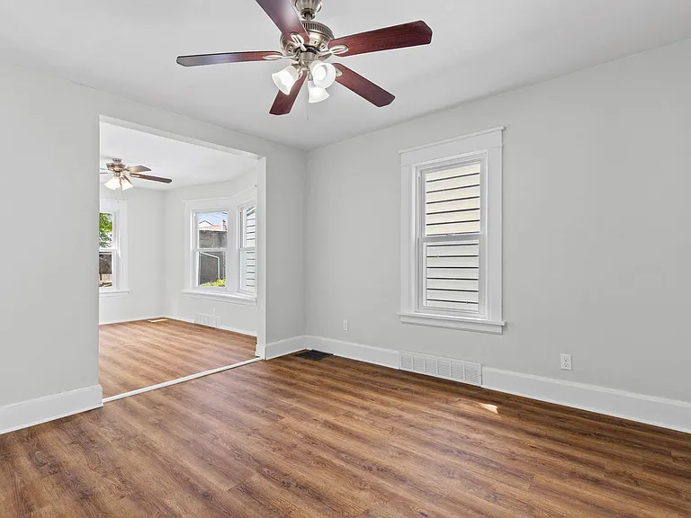 134 W Chestnut St — Photo 16