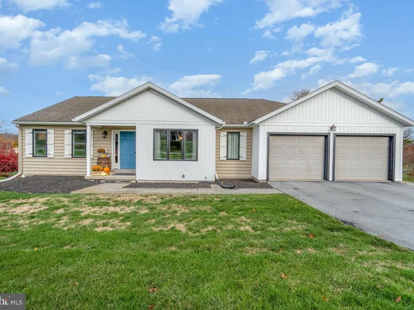 8024 Yellowstone Dr, Harrisburg, PA 17112