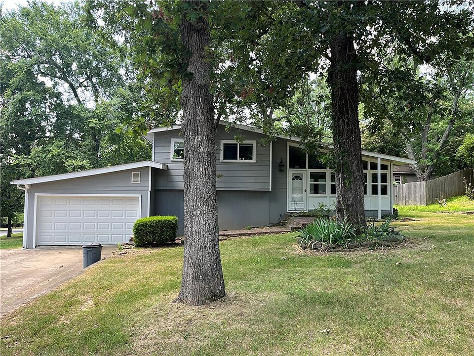 1st image of 901 E Overcrest St