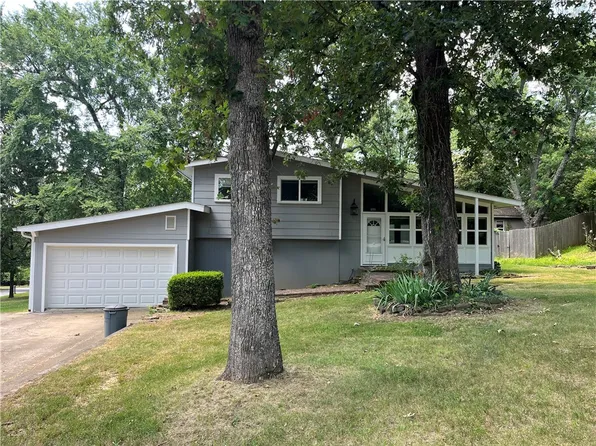 901 E Overcrest St, Fayetteville, AR 72703