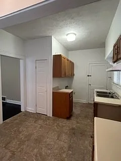 1409 Robinson St — Photo 15